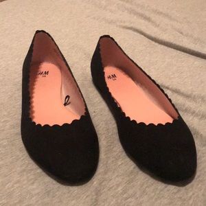Scalloped edge flats